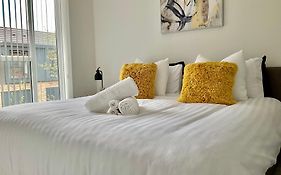 The Parkes A Stylish 3Br House, 5 Mins From Central Birmingham Close To The Edgbaston Stadium, The Hippodrome, Uob, Aston And Bcu, China Town, Kings Heath Bhx Airport And Much More