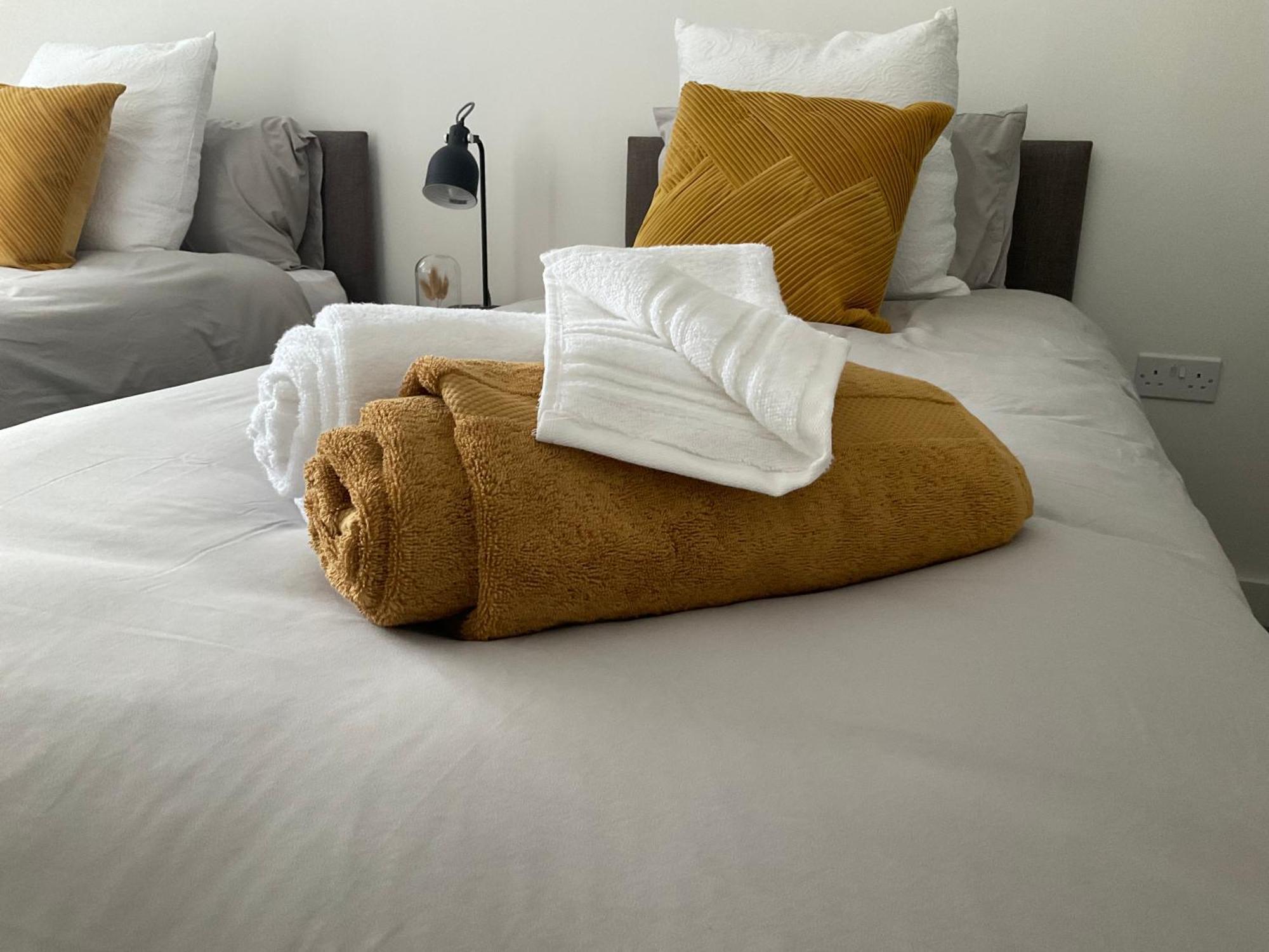 The Parkes A Stylish 3Br House, 5 Mins From Central Birmingham Close To The Edgbaston Stadium, The Hippodrome, Uob, Aston And Bcu, China Town, Kings Heath Bhx Airport And Much More Exterior photo