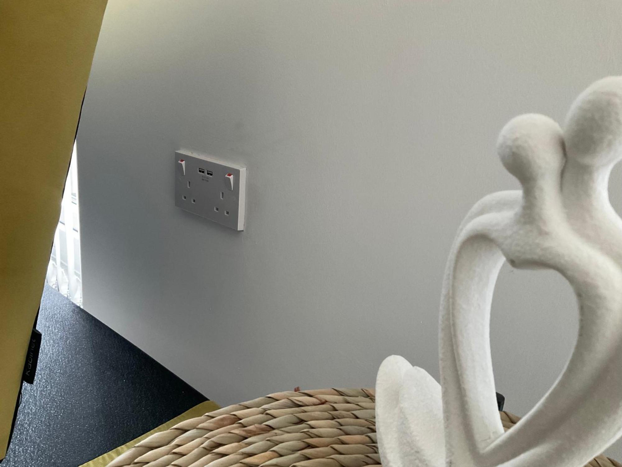 The Parkes A Stylish 3Br House, 5 Mins From Central Birmingham Close To The Edgbaston Stadium, The Hippodrome, Uob, Aston And Bcu, China Town, Kings Heath Bhx Airport And Much More Exterior photo
