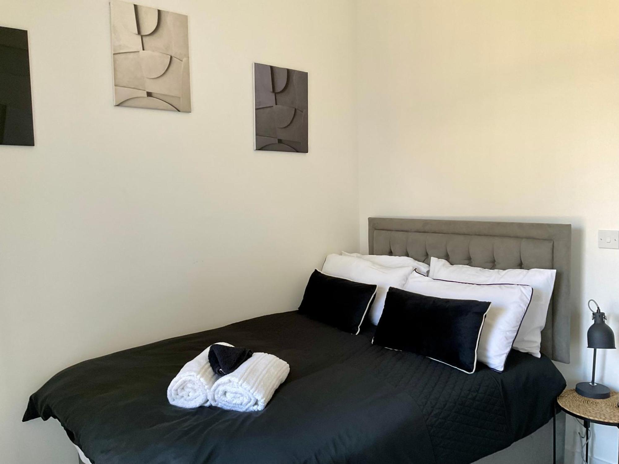 The Parkes A Stylish 3Br House, 5 Mins From Central Birmingham Close To The Edgbaston Stadium, The Hippodrome, Uob, Aston And Bcu, China Town, Kings Heath Bhx Airport And Much More Exterior photo