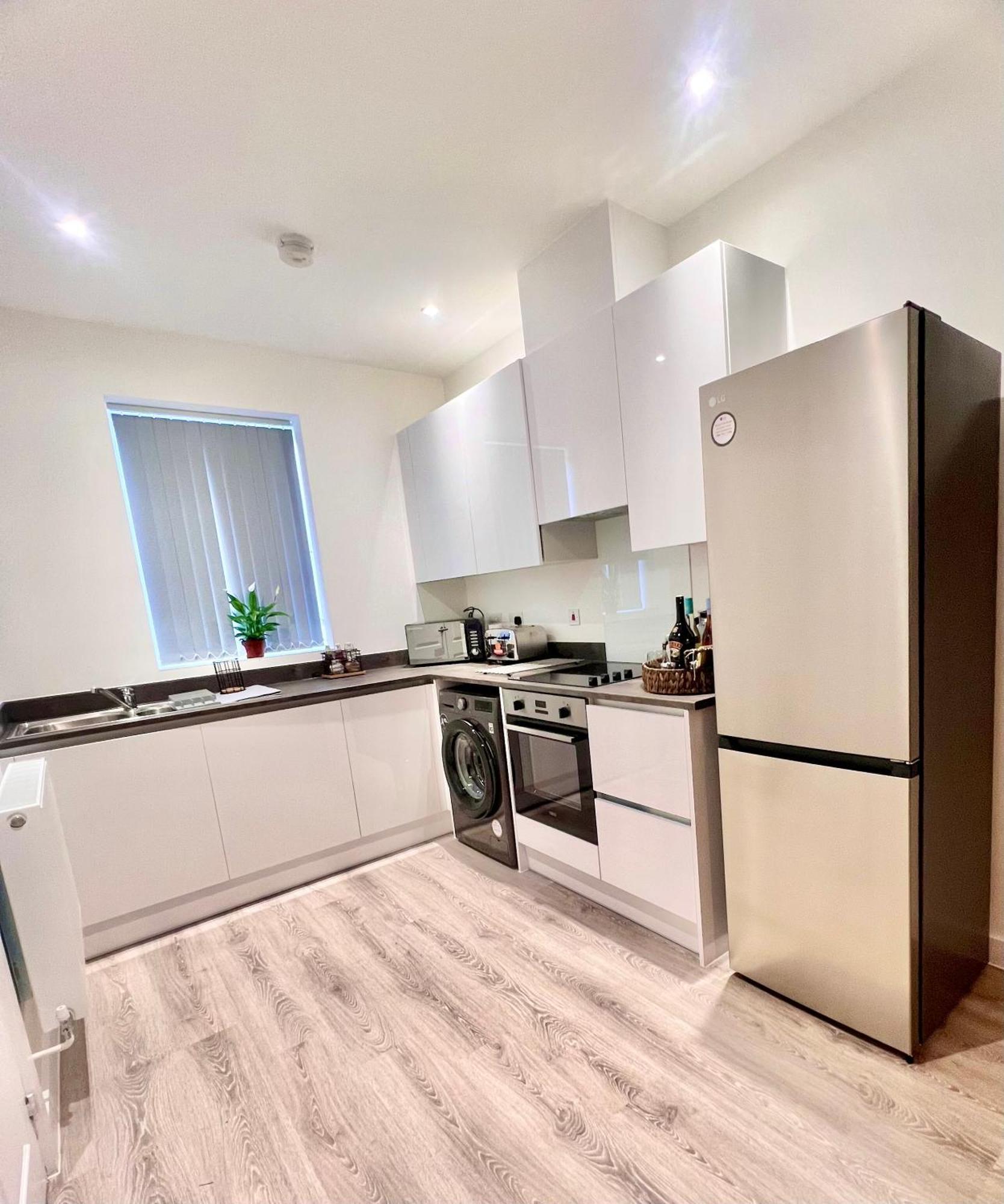 The Parkes A Stylish 3Br House, 5 Mins From Central Birmingham Close To The Edgbaston Stadium, The Hippodrome, Uob, Aston And Bcu, China Town, Kings Heath Bhx Airport And Much More Exterior photo
