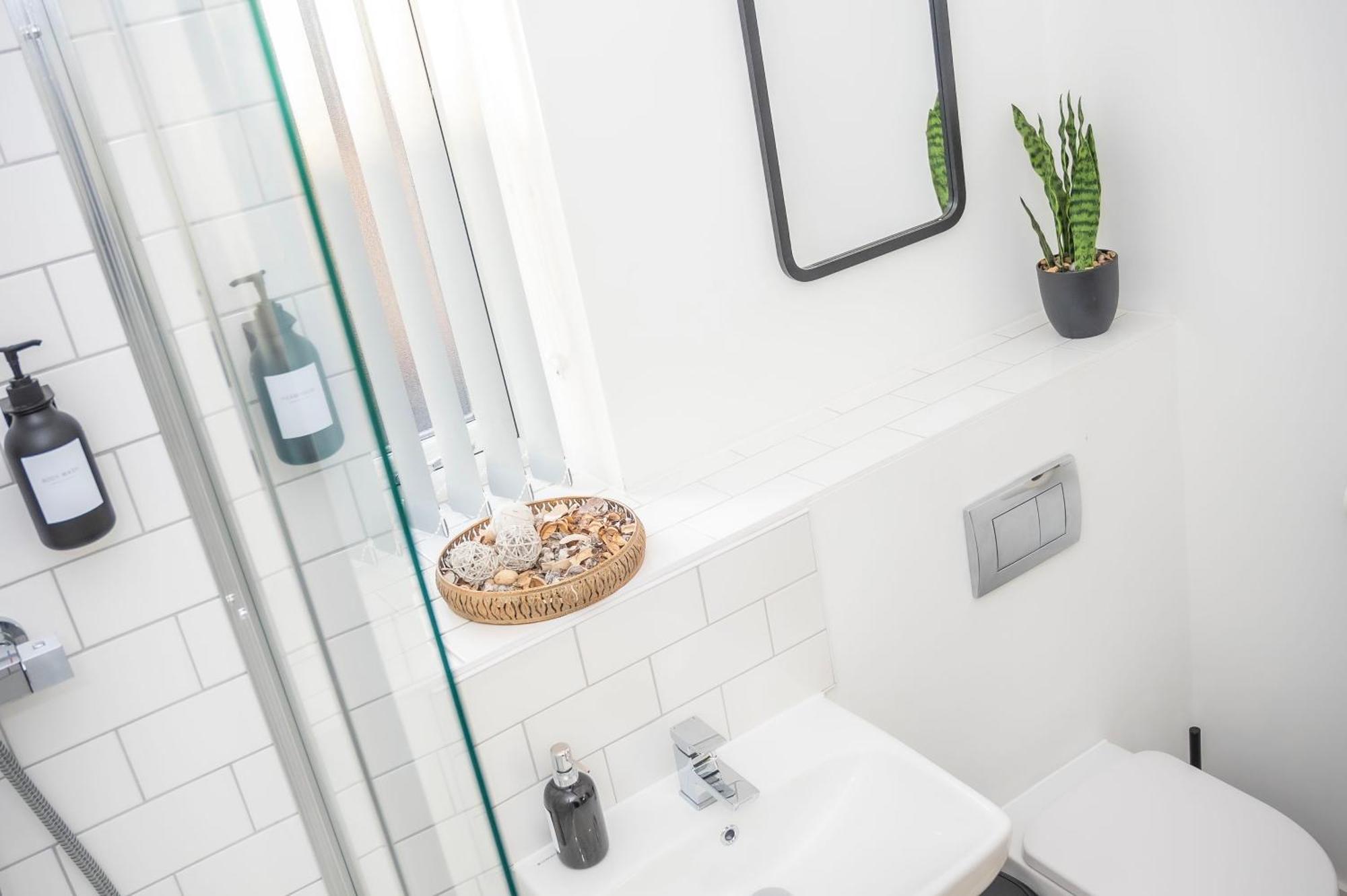 The Parkes A Stylish 3Br House, 5 Mins From Central Birmingham Close To The Edgbaston Stadium, The Hippodrome, Uob, Aston And Bcu, China Town, Kings Heath Bhx Airport And Much More Exterior photo